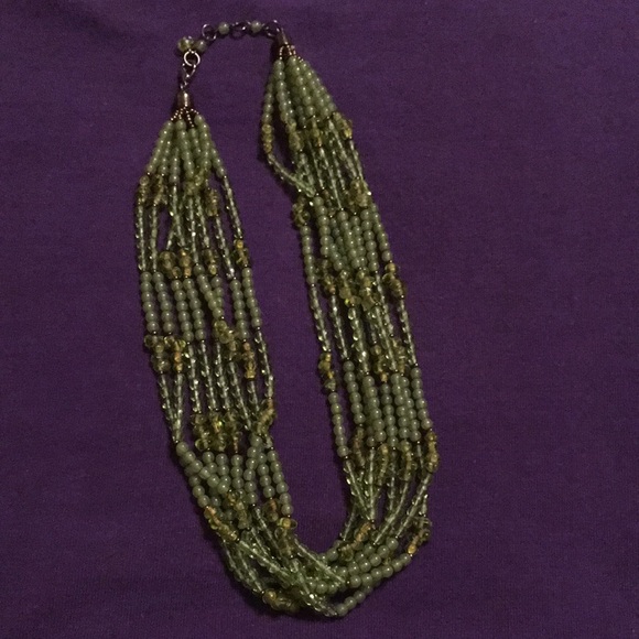 Jewelry - EUC Beautiful green beaded Necklace